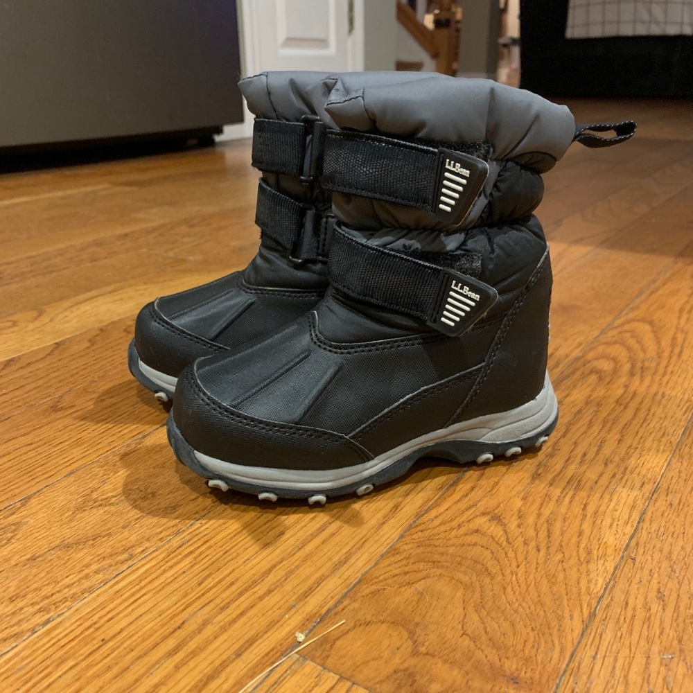 LL bean toddler size 9 snow boots